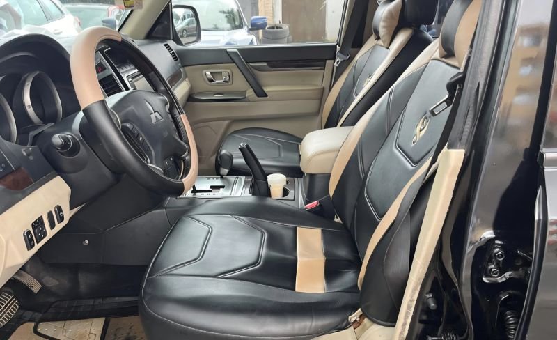 MITSUBISHI Pajero 4