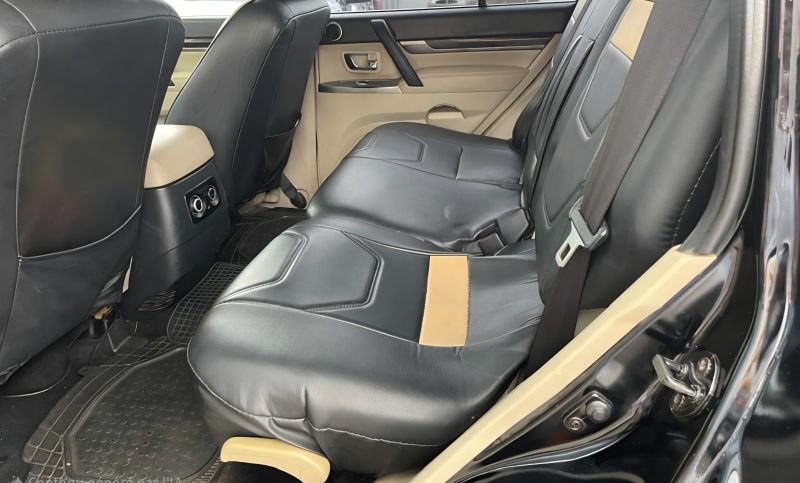 MITSUBISHI Pajero 5