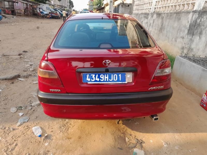 Toyota advensis 2001 3