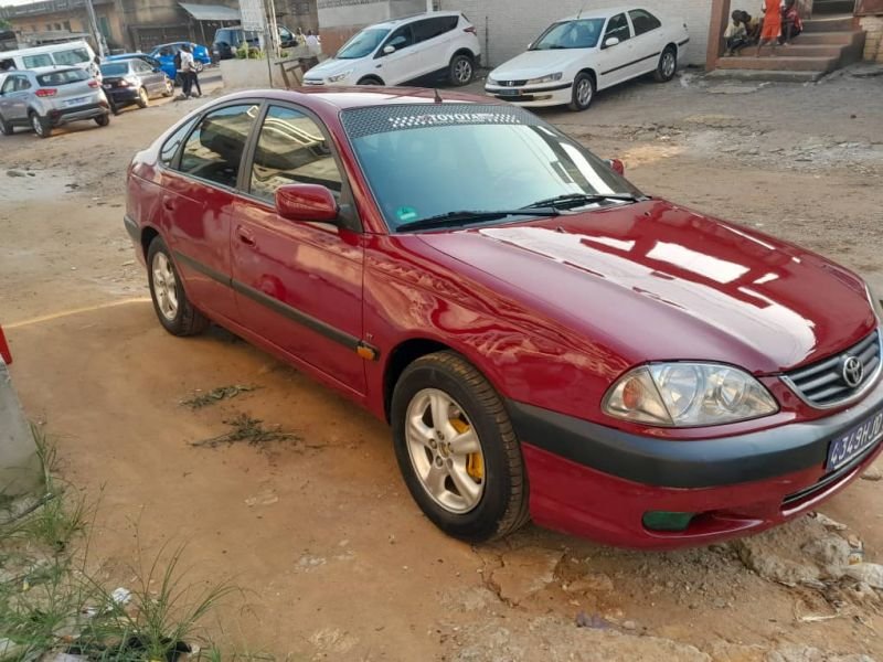 Toyota advensis 2001 4