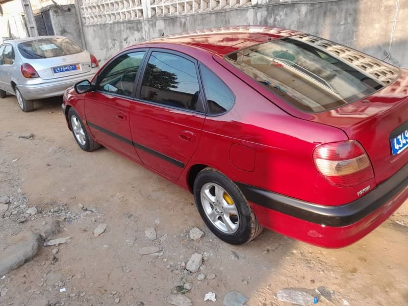 Toyota advensis 2001 5