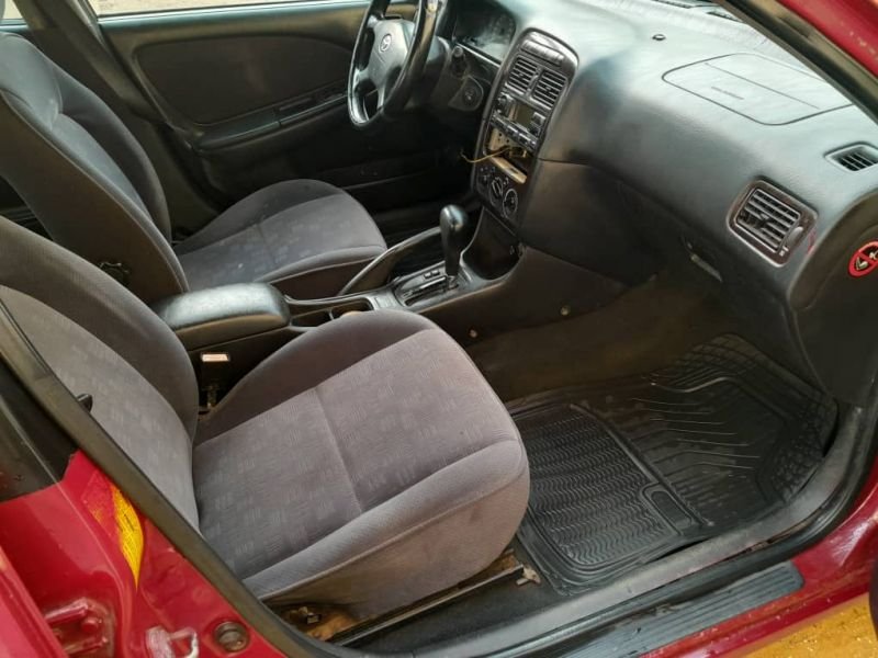 Toyota advensis 2001 7