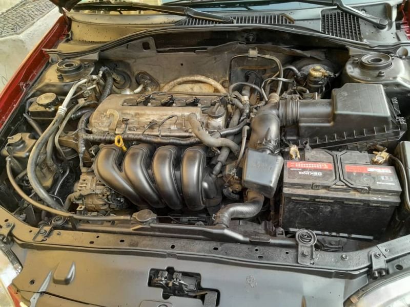Toyota advensis 2001 8