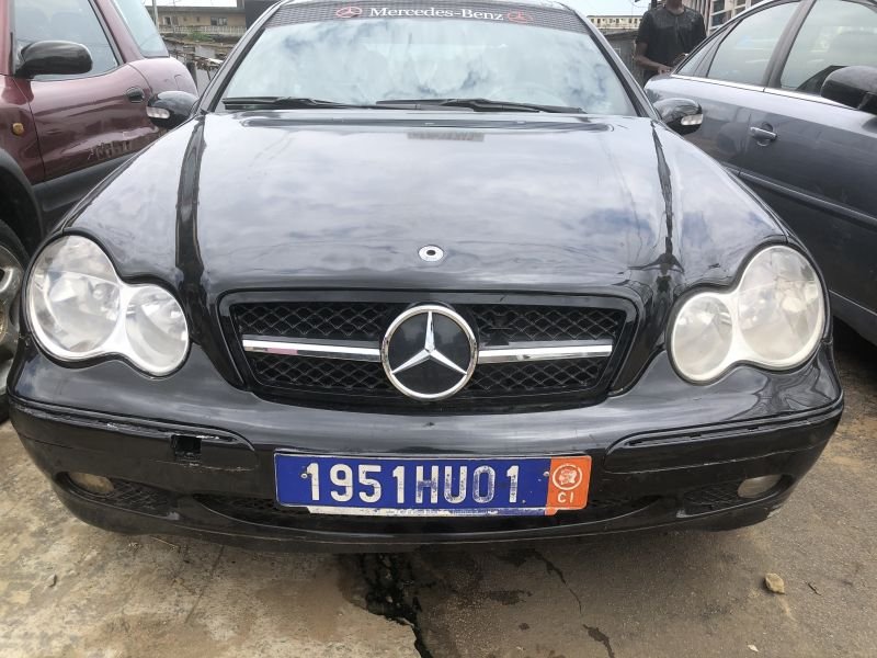 Mercedes C200 moteur cash noir - extérieur