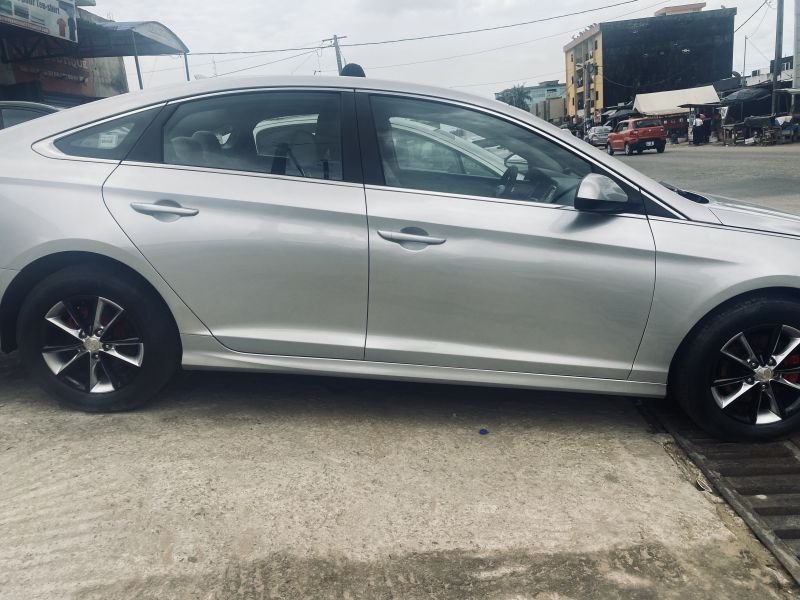Hyundai Sonata 1