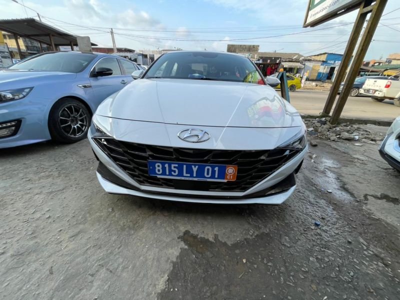 HYUNDAI ELENTRA (AVANTE) - à vendre sur r-auto HYUNDAI ELENTRA (AVANTE) - extérieur