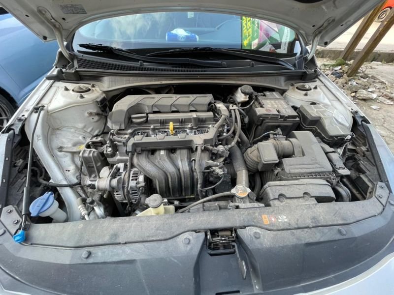 HYUNDAI ELENTRA (AVANTE) 9