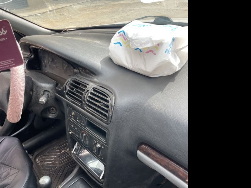Peugeot 406 blanche 4