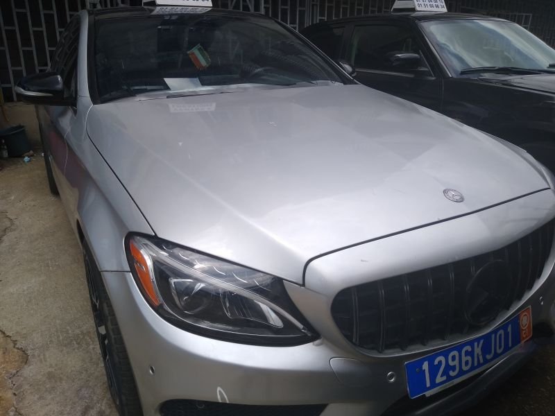 Mercedes 4matic c400 - à vendre sur r-auto Mercedes 4matic c400 - extérieur