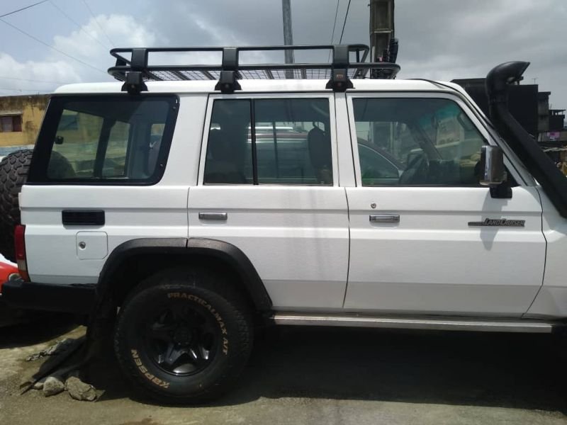 Toyota Land Cruise 4