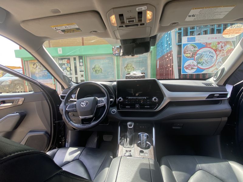 Toyota Highlander 6